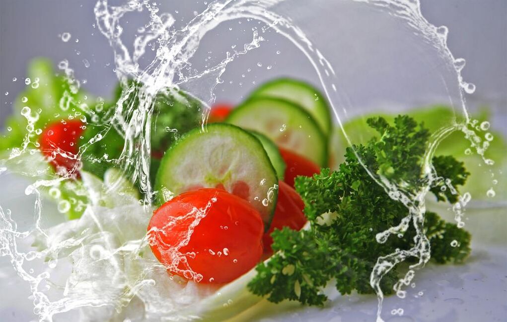 Terveellinen ruoka ja vesi ovat tärkeitä painonpudotuksen tekijöitä